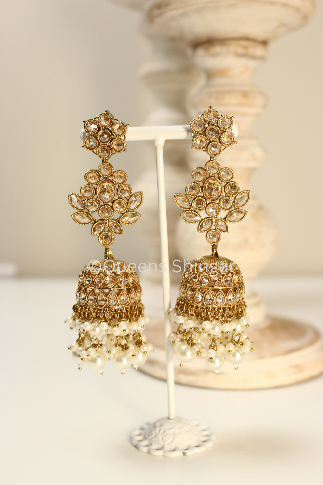Tiya || Earrings and Tikka
