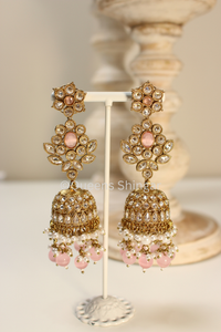 Tiya || Earrings and Tikka