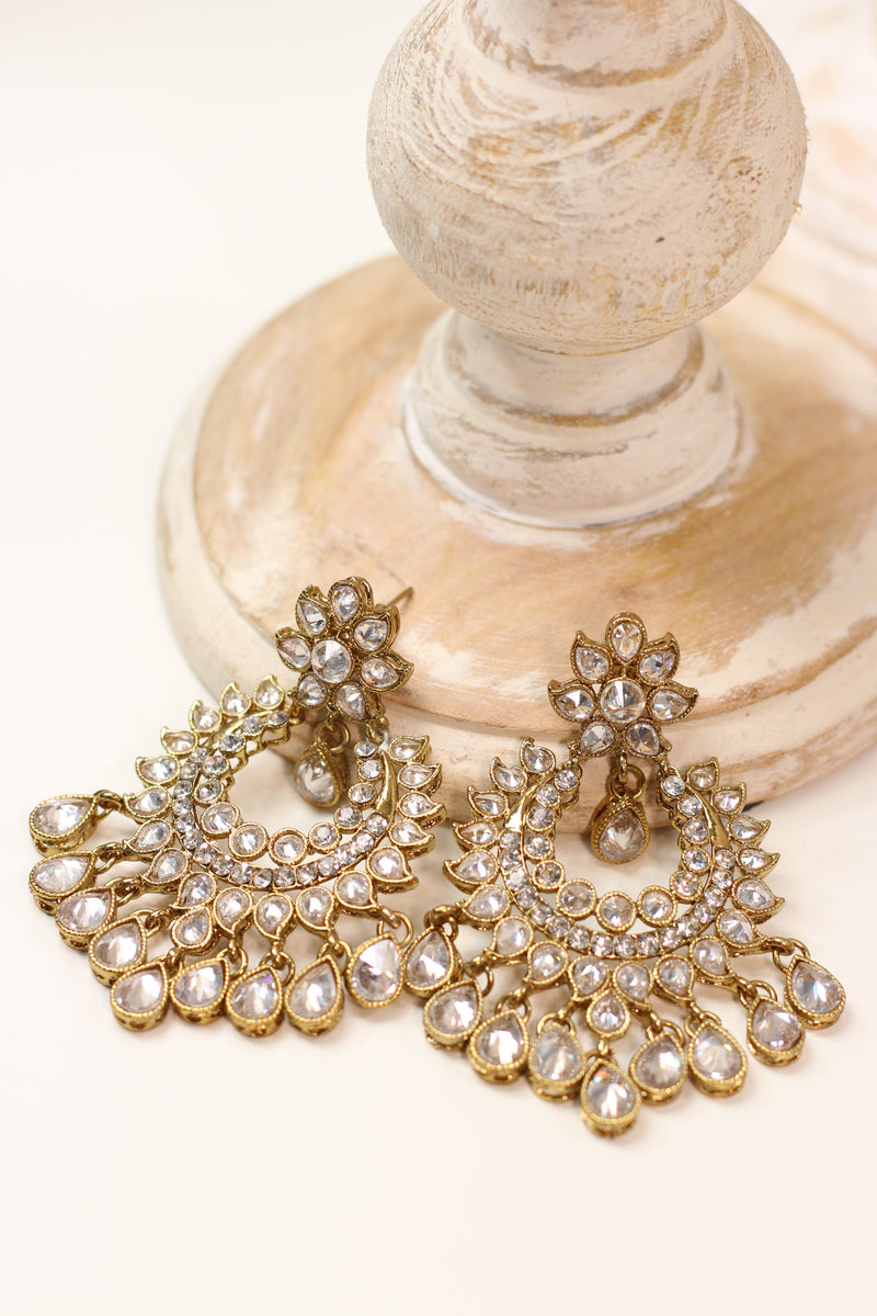 Nira || Earrings and Tikka